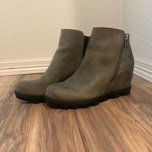 Sorel Joan or Arctic Wedge Zip